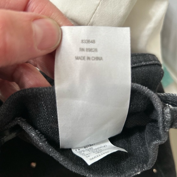 G By Giuliana Blacklabel
Embellished Ecochic Denim Pencil
Skirt SZ 18, NWOT - Picture 6 of 11